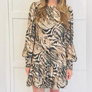 NWT Willa Story Abigail Tiger Animal Print Long Sleeve Mini Dress.  L6